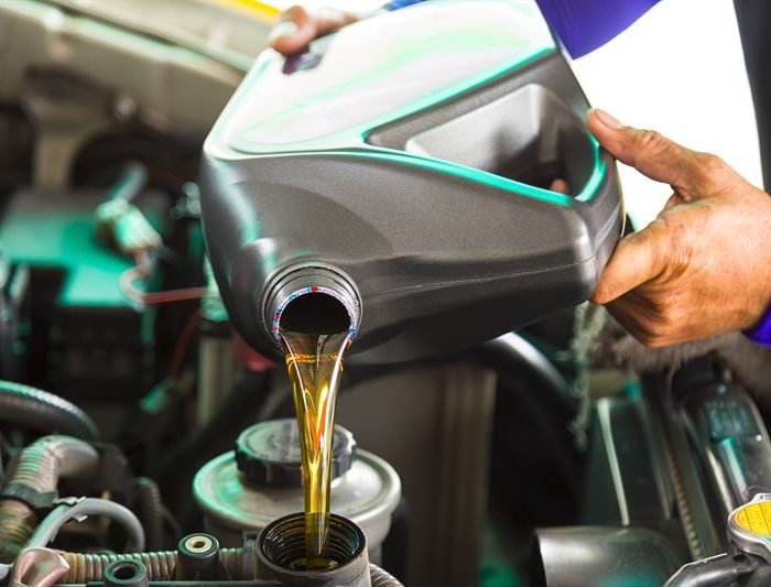 Zużycie oleju silnikowego – co na nie wpływa?